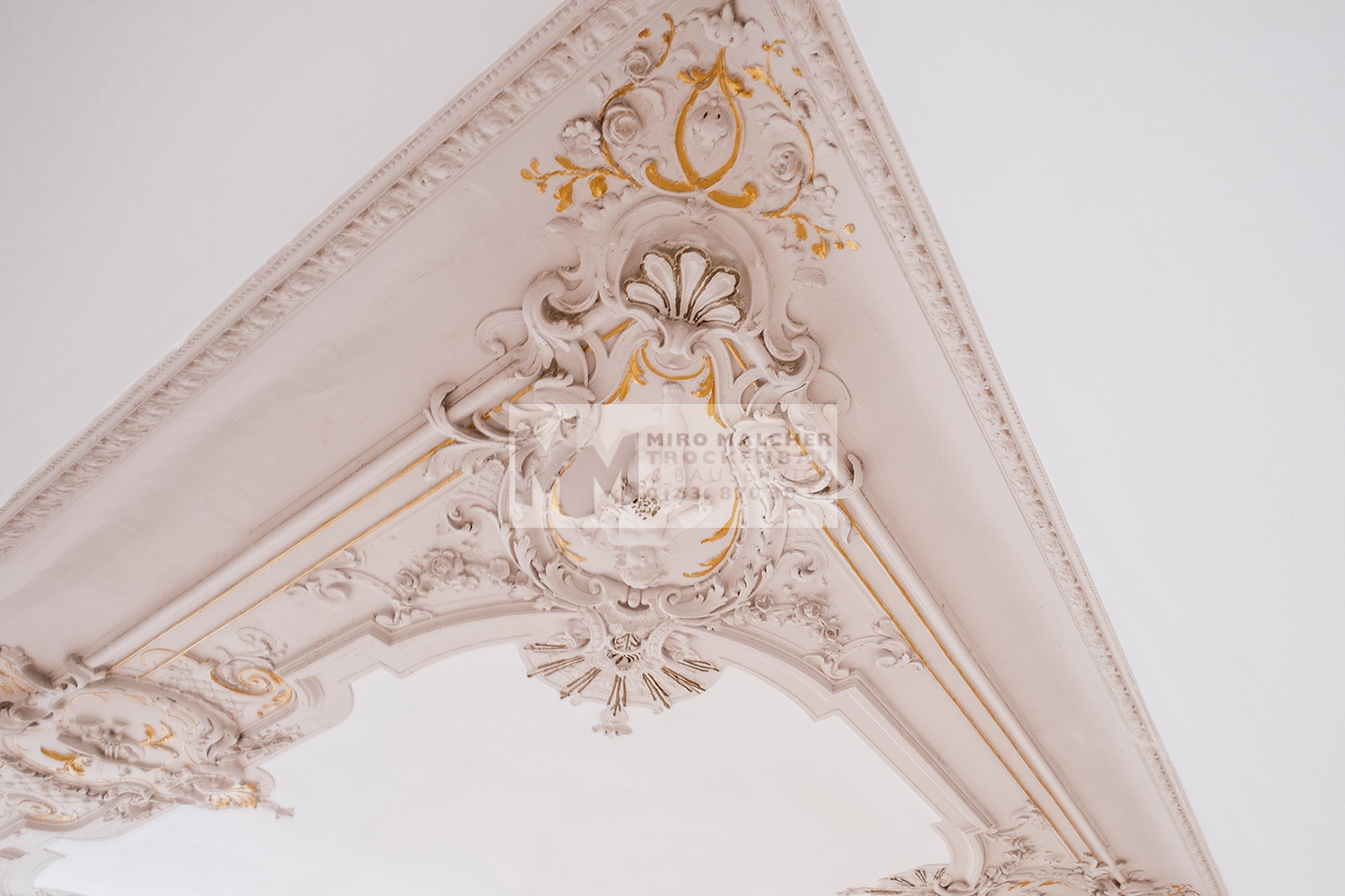 Deckenstuckbearbeitung